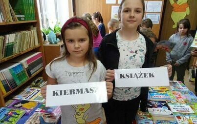 Zdjęcie do Kiermasz książek w bibliotece szkolnej w PSP w Godowie