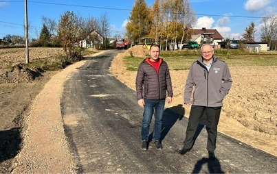 Zdjęcie do Dobiega końca przebudowa nawierzchni drogi dojazdowej do grunt&oacute;w rolnych w miejscowości Stary Jaw&oacute;r
