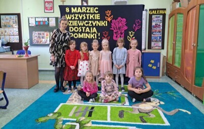 Zdjęcie do Wszystkie dziewczynki dostają upominki &ndash; &nbsp;Dzień Kobiet w grupie 0b