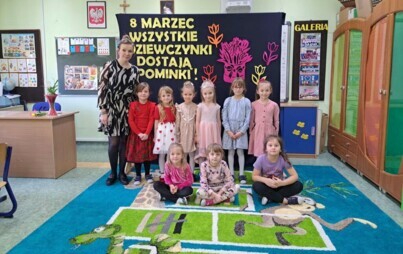 Zdjęcie do Wszystkie dziewczynki dostają upominki &ndash; &nbsp;Dzień Kobiet w grupie 0b