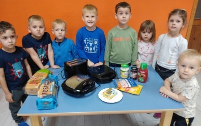 Zdjęcie do Pieczenie tost&oacute;w w Przedszkolu w Dąbrowie