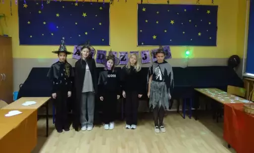 Zdjęcie do Zaczarowany świat magii i wr&oacute;żb, czyli Andrzejki w naszej szkole