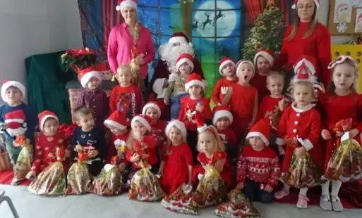 Zdjęcie do &bdquo;Ho Ho Ho &hellip; Czy są tu jakieś grzeczne dzieci?&rdquo; &ndash; Mikołaj w naszej  szkole.
