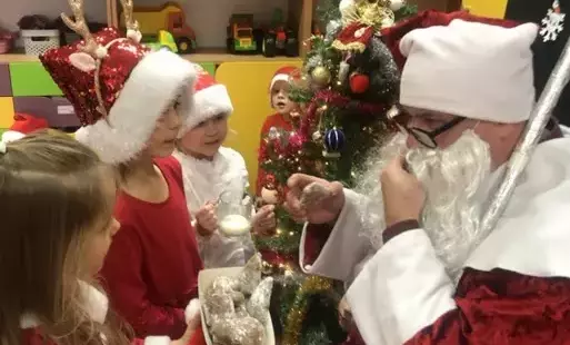 Zdjęcie do Wizyta Świętego Mikołaja w gr.0b