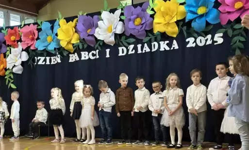 Zdjęcie do Dzień Babci i Dziadka w naszym przedszkolu- Publiczna Szkoła Podstawowa&nbsp; im. Wandy Pomianowskiej w Radkowicach