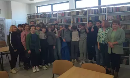 Zdjęcie do Młodzież w bibliotece