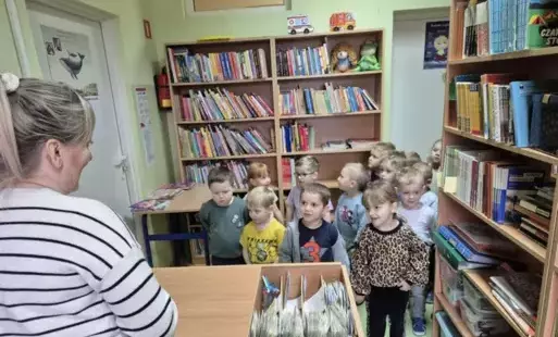 Zdjęcie do Przedszkolaki, Kicia Kocia i szkolna biblioteka