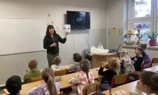 Zdjęcie do Z kamerą wśr&oacute;d pszcz&oacute;ł