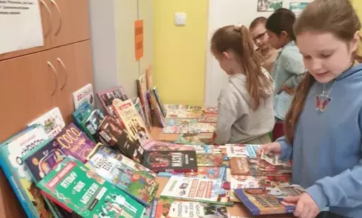 Zdjęcie do Kiermasz książki w bibliotece szkolnej