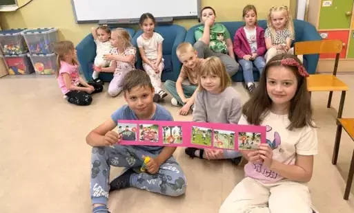 Zdjęcie do &bdquo;R&oacute;żowy maj&rdquo; - realizacja projektu &nbsp;SENSORYCZNA TĘCZA&nbsp;w oddziale przedszkolnym w Radkowicach