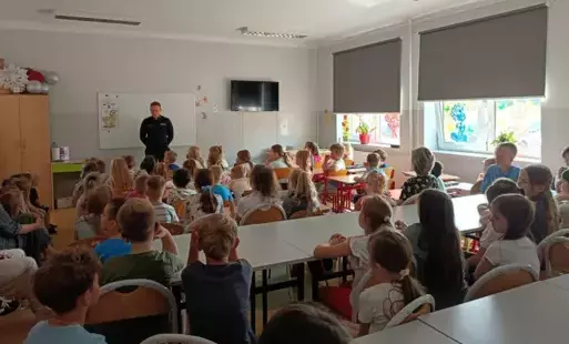 Zdjęcie do Bezpieczeństwo przede wszystkim &ndash; prelekcja z policjantem w naszej szkole 