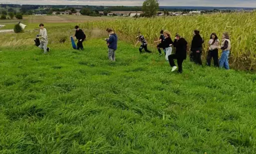 Zdjęcie do Sprzątania Świata &ndash; nasi uczniowie dbają o czystość otoczenia