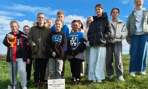 Zdjęcie do Akcja sadzenia Dębu Tysiąclecia PSP w Jadownikach