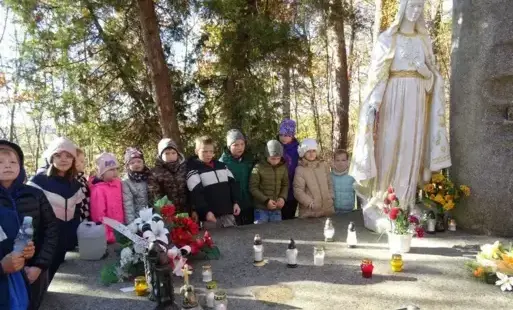 Zdjęcie do Wyjście do pomnika pomordowanych w Żuchowcu z okazji Święta Zmarłych