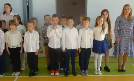 Zdjęcie do "Szkoła do Hymnu" w PSP w Godowie