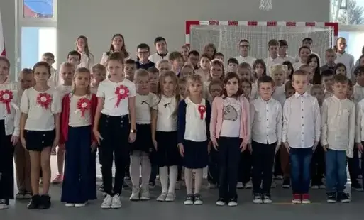 Zdjęcie do Razem dla Niepodległej &ndash; nasza szkoła w akcji &bdquo;Szkoła do hymnu&rdquo;