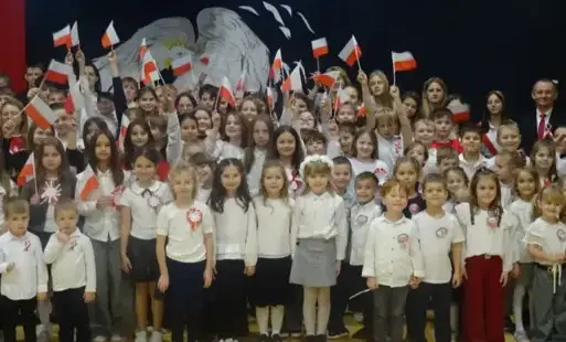 Zdjęcie do Uroczystość z okazji Święta Niepodległości &ndash; lekcja historii i patriotyzmu
