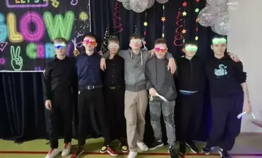 Zdjęcie do Neonowe andrzejki w PSP w Godowie