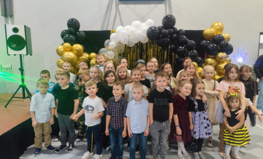 Zdjęcie do Szkolne Andrzejki pełne magii i dobrej zabawy