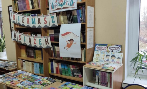 Zdjęcie do Kiermasz książek w bibliotece szkolnej PSP w Godowie