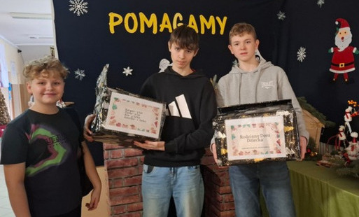 Zdjęcie do Świąteczne prezenty dla podopiecznych Domu Dziecka - akcja charytatywna PSP w Godowie