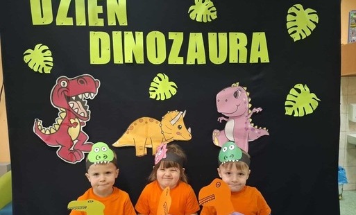 Zdjęcie do Dzień dinozaura w grupie 0d