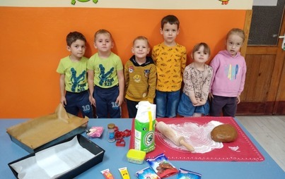 Zdjęcie do Pieczenie piernik&oacute;w w Przedszkolu w Dąbrowie