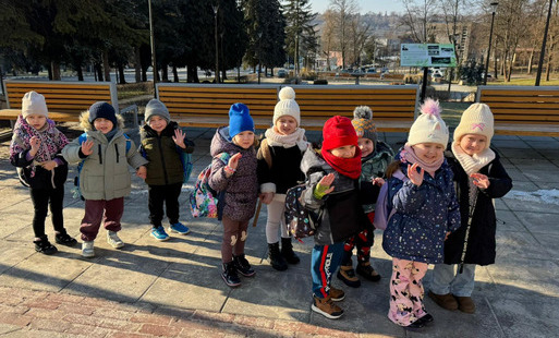 Zdjęcie do Wyjazd przedszkolak&oacute;w oraz uczni&oacute;w klas I-III na spektakl - PSP Łomno