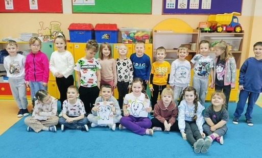Zdjęcie do &bdquo;Żeby zdrowe zęby mieć trzeba tylko chcieć&rdquo;-Dzień Dentysty  u chybickich przedszkolak&oacute;w