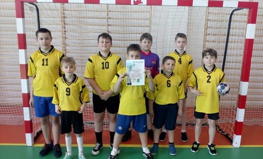Zdjęcie do Młodzi szczypiorniści PSP God&oacute;w wicemistrzami gminy Pawł&oacute;w w sezonie 2025/2026!