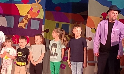 Zdjęcie do Spektakl teatralny pt. &bdquo;Zaczarowany świat bajek&rdquo;