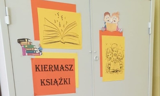 Zdjęcie do Kiermasz Taniej Książki w bibliotece szkolnej