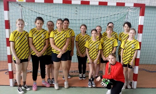 Zdjęcie do Szczypiornistki z PSP God&oacute;w trzecią drużyną w p&oacute;łfinale wojew&oacute;dzkim!
