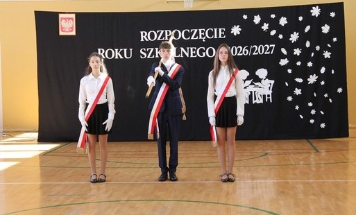 Zdjęcie do Uroczyste rozpoczęcie roku szkolnego w Publicznej Szkole Podstawowej im. Feliksa Szczęsnego Karnickiego w Chybicach