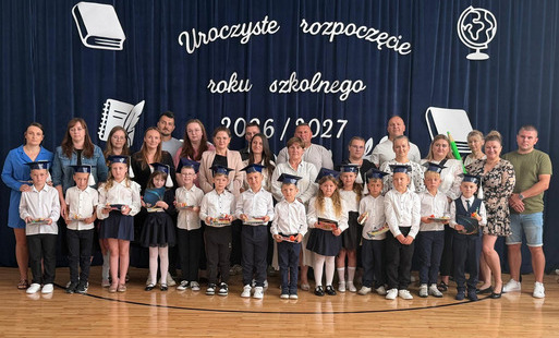 Zdjęcie do Witaj szkoło! Inauguracja i pasowanie pierwszoklasist&oacute;w w Łomnie
