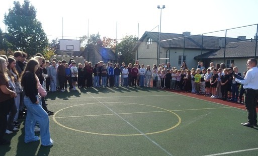 Zdjęcie do Pr&oacute;bna ewakuacja w Publicznej Szkole Podstawowej im. Wandy Pomianowskiej w Radkowicach