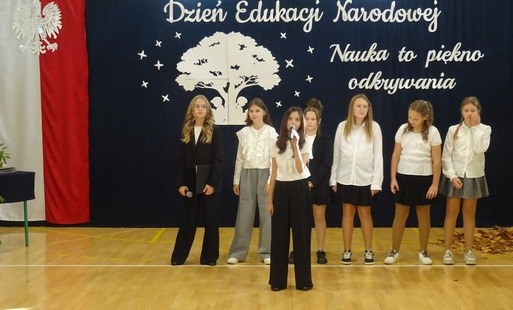 Zdjęcie do Dzień Edukacji Narodowej &ndash; święto pełne wzruszeń, wdzięczności i uśmiechu
