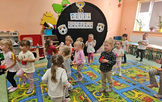 Obchody Dnia Chłopaka w grupie 0d przedszkola