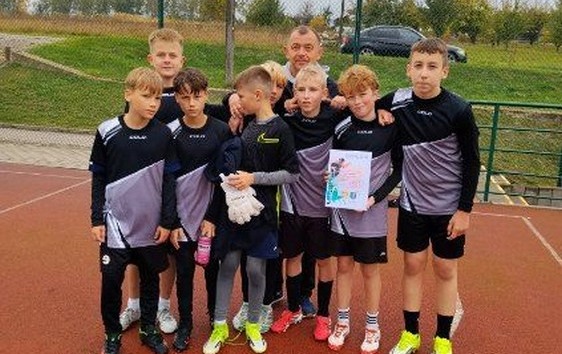 PSP w Chybicach zwyciężyła w gminnym turnieju mini piłki nożnej